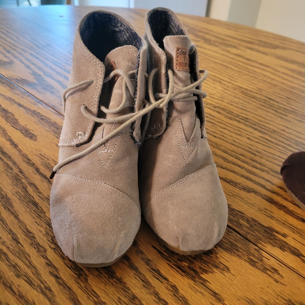 Tom's low cut boots